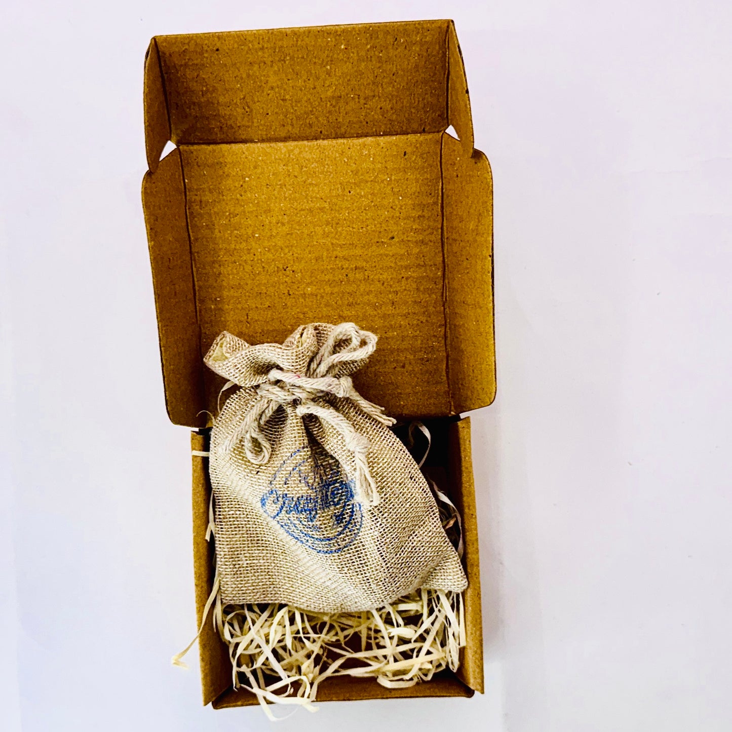 Aqua Diffuser Oil in 14ml glass bottle comes with jute bag and premium box for added protection.